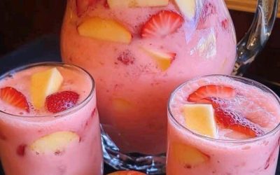 Krämig jordgubbs- och äppelpunch – En himmelsk blandning av fräschör och njutning