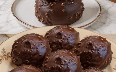 Choklad- och krispiga mandelchouxkupoler (Ultra Gourmet-bakverk)