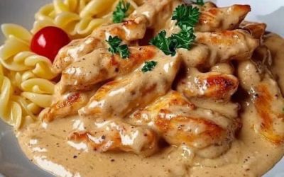 Snabb pasta med 300 g kycklingbröst i gräddsås