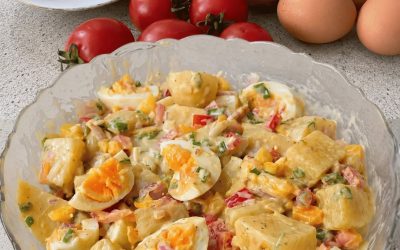 Krämig potatis- och äggsallad (kockstil)