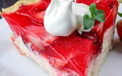 Denna jordgubbs- och ostpaj är en succé hos alla. En fantastisk sommardessert. :)