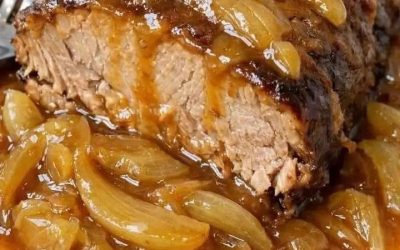 Mör söndagsstek med karamelliserad lök – en enkel middag med bara 4 ingredienser