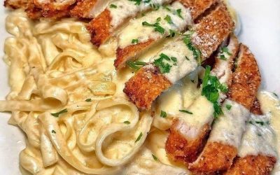 Det bästa enkla receptet på krispig kycklingfettuccine Alfredo
