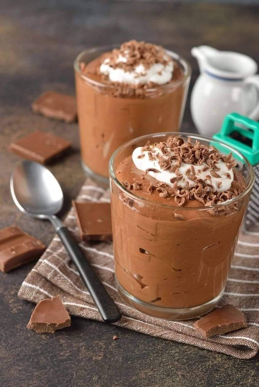 Ljusa choklad- och kaffemousser